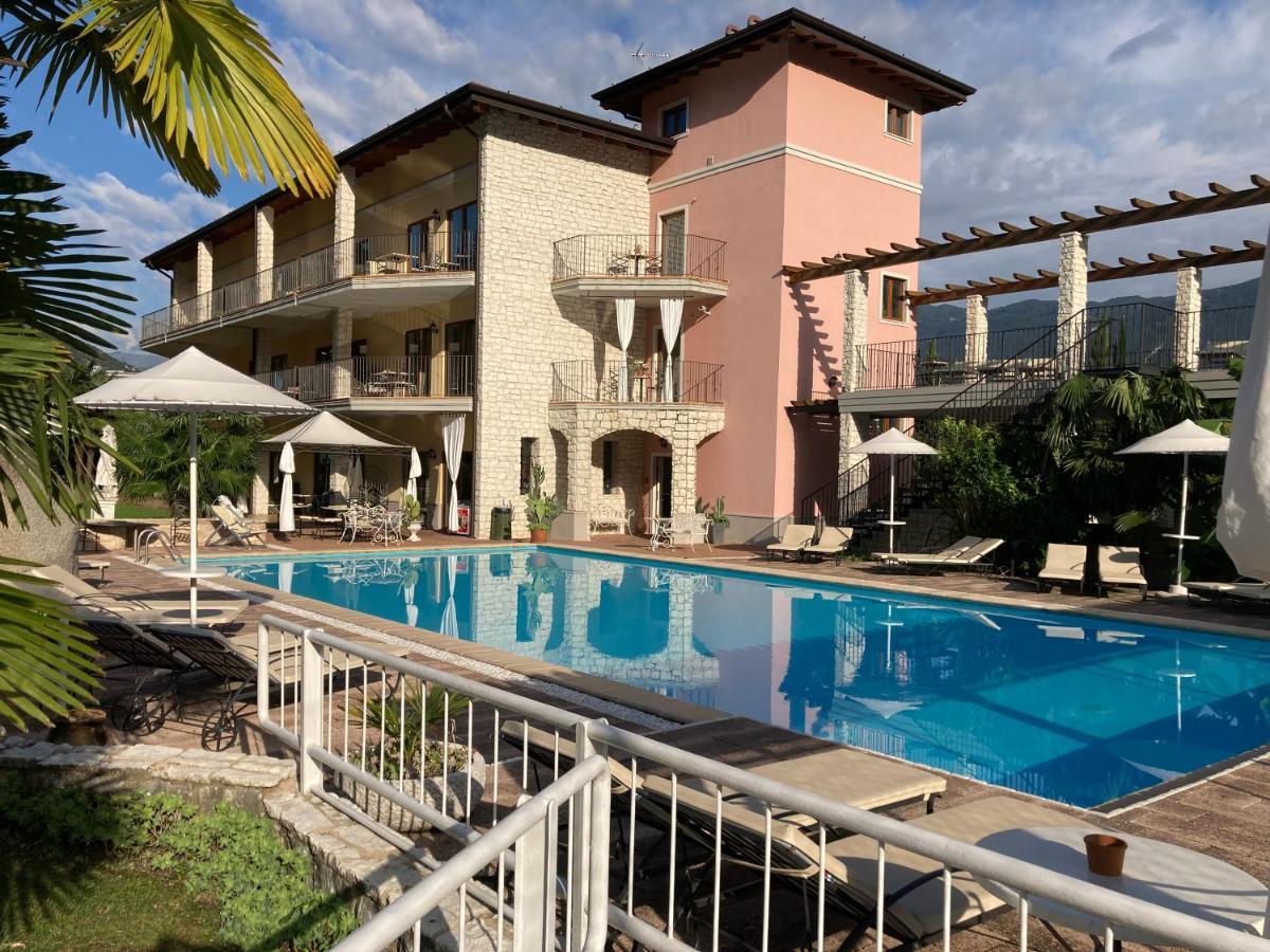 Residenza Le Due Torri Aparthotel 3*
